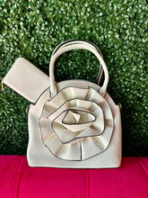 Load image into Gallery viewer, White Flower purse
