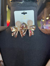 Load image into Gallery viewer, Pearl Studded Bow Drop earrings
