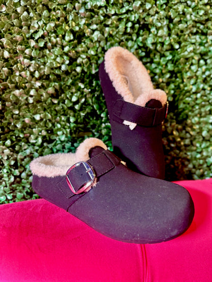 Maylis black mule slipper