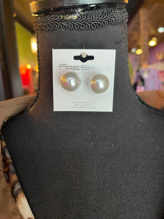 16mm White Pearl Studs
