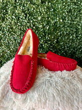 Load image into Gallery viewer, Faux Suede Moccasins
