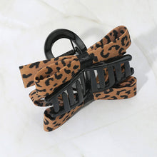 Load image into Gallery viewer, Leopard Bow Hair Clip
