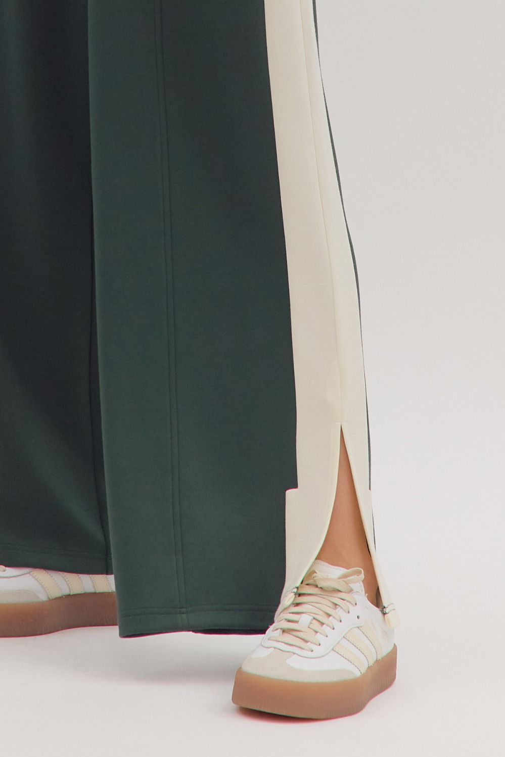 Dark Green & Ivory Contrast