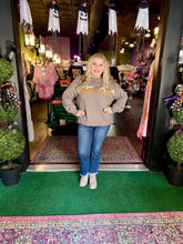 Load image into Gallery viewer, Pumpkin &amp; Lace Bow Sweater
