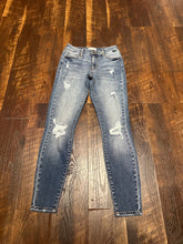 Load image into Gallery viewer, Medium Wash, Mid-Rise Skinny Jeans
