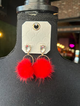 Load image into Gallery viewer, Pom Pom &amp; gold earrings
